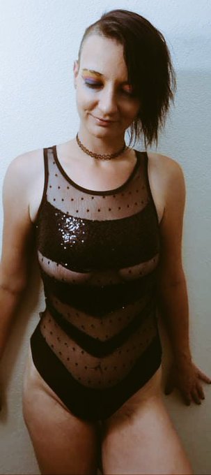 "Autumn's sweet, we call it fall....I'll make it to the moon if I have to crawl" #sarashangrila #professionalswitch<a href="/tag/happy"class="tags"><span>#happy</span></a><a href="/tag/confident"class="tags"><span>#confident</span></a><a href="/tag/fishnets"class="tags"><span>#fishnets</span></a><a href="/tag/switch"class="tags"><span>#switch</span></a><a href="/tag/alternative"class="tags"><span>#alternative</span></a>