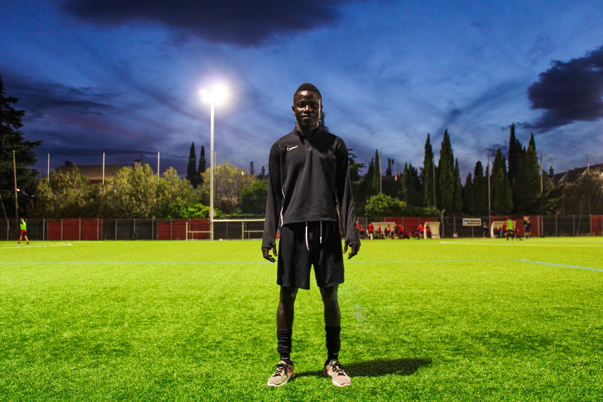 À 17 ans, Bassilo a quitté la Guinée, seul. Parmi tous ces bouleversements, le football s’est révélé être une bouffée d’oxygène. Sur le terrain du <a href="/fcpetitbard/">FC Petit-Bard Montpellier</a>, le jeune homme prend ses marques dans sa nouvelle vie. 
bit.ly/3Dn2Bvb <a href="/ESJPRO/">ESJ PRO</a>