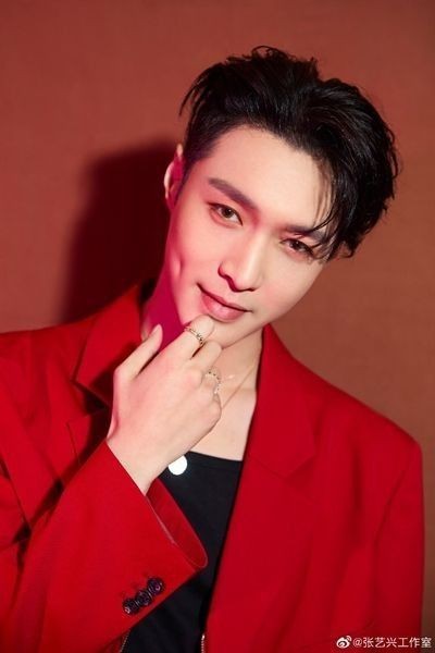 blankpaggee's tweet photo. HAPPY BIRTHDAY LAY 🎉🎉

May your special day be as bright as you are. Happy birthday to one of the most amazing people in my life 🥳💜

HAPPY LAY DAY 💜

#AllRounderLAYDay #LAYTrueFire #HappyLayDay @layzhang @weareoneEXO https://t.co/g9XeSbfoKs