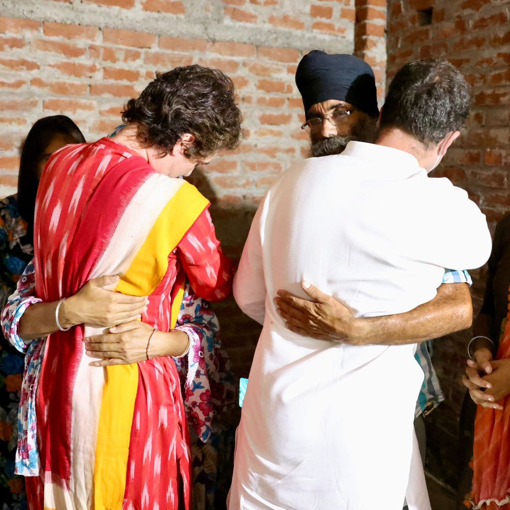 kkc_india's tweet photo. श्री @RahulGandhi जी और श्रीमती @priyankagandhi जी लखीमपुर खीरी किसान नरसंहार में शहीद किसानों के परिजनों के साथ। 
#IndiaDemandsJustice
#NyayHokarRahega https://t.co/dO3L5js7qk