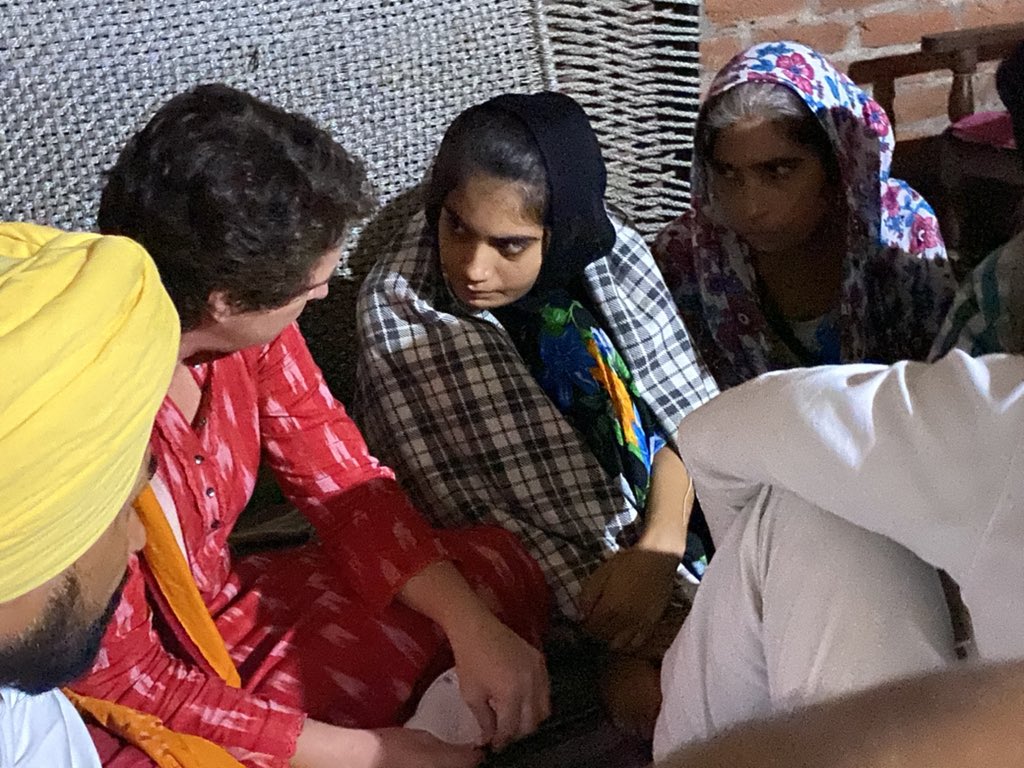 kkc_india's tweet photo. श्री @RahulGandhi जी और श्रीमती @priyankagandhi जी लखीमपुर खीरी किसान नरसंहार में शहीद किसानों के परिजनों के साथ। 
#IndiaDemandsJustice
#NyayHokarRahega https://t.co/dO3L5js7qk