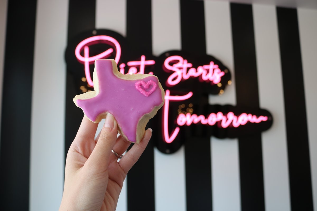 smprco's tweet photo. Add a dash of sweetness to your day by visiting our client, J.Raes Dallas! Visit them at the Pavilion on Lover's Lane to get your hands on their famous Texas themed inch-thick sugar cookies, a true #everythingsbiggerintexas moment. #client #dallaspr #texaspr https://t.co/DfaUSmaSo3