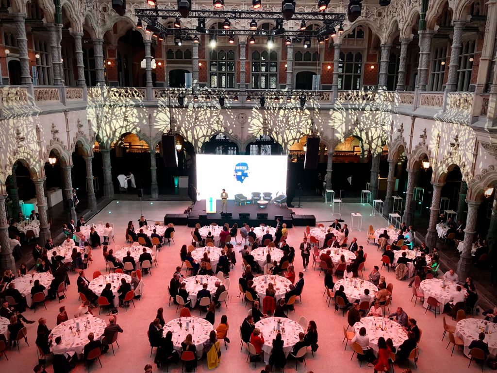 hrmagazinebe's tweet image. All guests of the HRTECH gala are enjoying an exclusive dinner with a keynote of @svanterandlert in a unique setting.

🔥 In 30 minutes we will know who will be the winners of the HRTECH awards!

@indeedworks 
@sdworxbelgium 
@accenturebelux 
@RiseSmart 

#hrtechbe