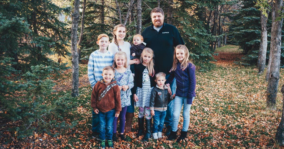 SaskHealth's tweet photo. A COVID-19 experience...
“We are a large family in a small space...so when 1 gets sick, we all get it.” When COVID-19 hit the Wiebe home, those vaccinated didn't get it or had mild cases. Those unvaccinated (too young to be eligible) had a harder time 
https://t.co/GpOWC4XiYg 1/2 https://t.co/AOgevJ1t9q