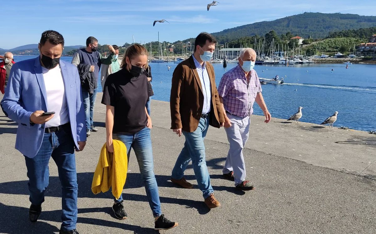 G_Caballero_M's tweet photo. A reactivación económica ten que estar pegada aos sectores produtivos do país como a pesca.

Esta mañá estiven en Portosín a xunto aos compañeir@s Miguel Mayán e María Vila, e representantes do sector avaliando as súas necesidades. Defendamos o sector pesqueiro! https://t.co/GXvpBJwSGv