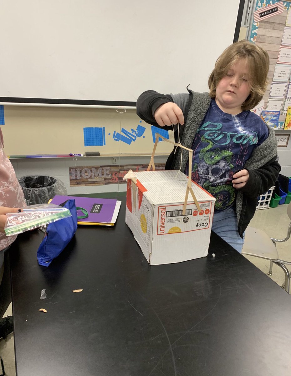 CPES_RCSTN's tweet image. 5th grade students have been studying motion. To wrap up the unit, they did research on Newton’s Laws of Motion and worked with groups following the Engineering Design Process to create their own Newton’s Cradle. 
#tnloveslearning #wearercstn
