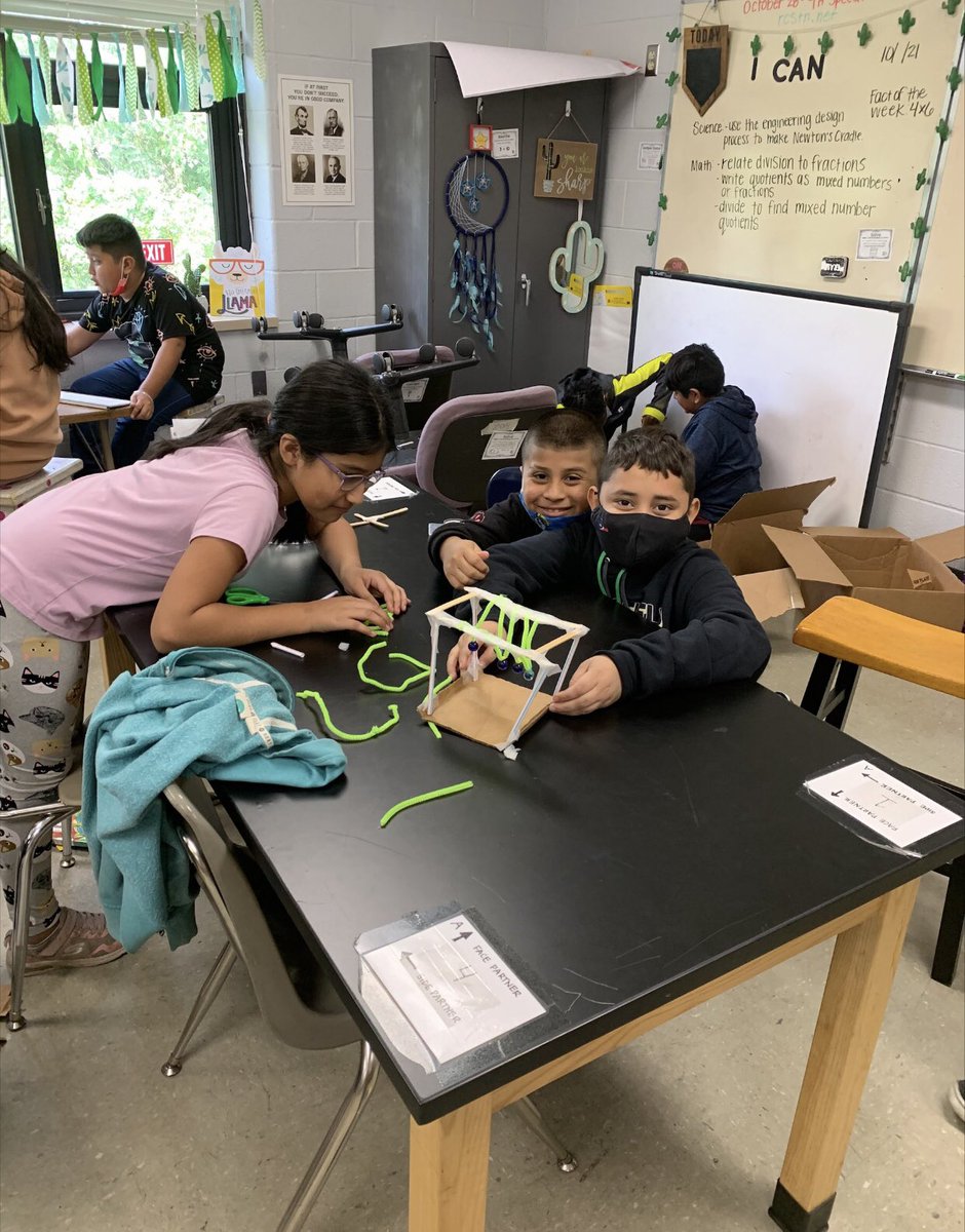 CPES_RCSTN's tweet image. 5th grade students have been studying motion. To wrap up the unit, they did research on Newton’s Laws of Motion and worked with groups following the Engineering Design Process to create their own Newton’s Cradle. 
#tnloveslearning #wearercstn