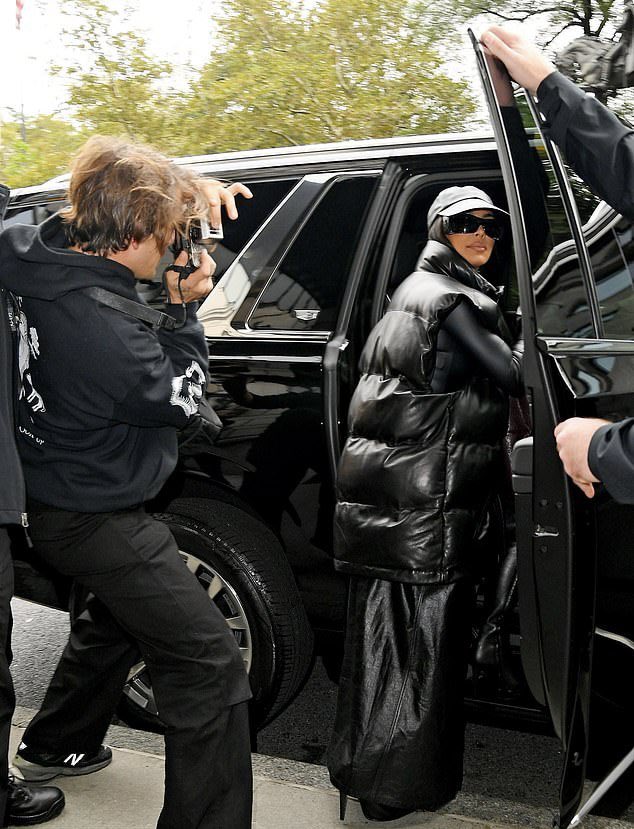Kim leaving her hotel in NYC, NY on October 6, 2021.