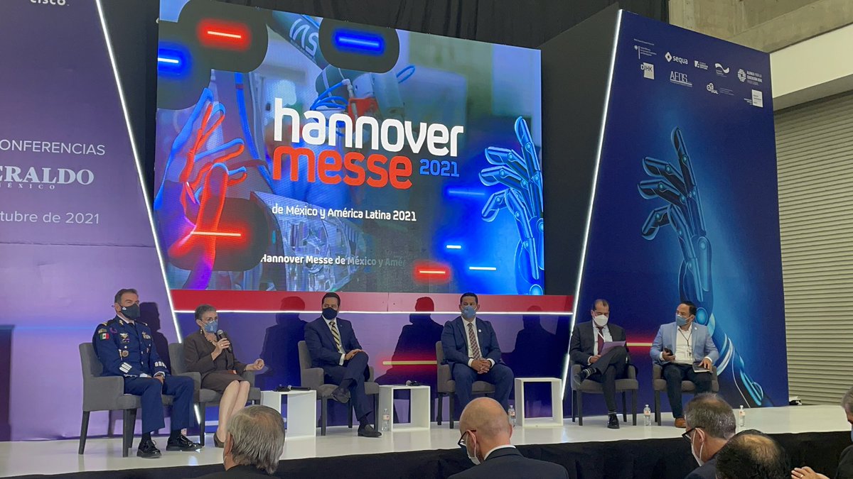 UTLmex's tweet photo. La #UTL presente en el Panel Magistral “Triple Hélice en la Industria 4.0”, en #Hannovermesse en el cual, la Dra. Yoloxóchitl participará al lado del Gobernador de Gto #CONCAMIN y #CANIETI #OrgulloUTL https://t.co/um6sx1rfbG