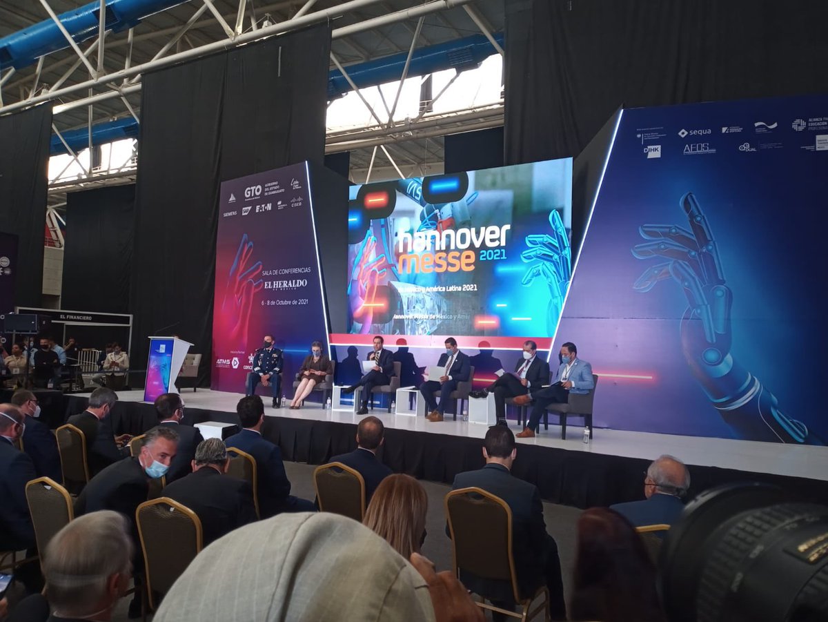UTLmex's tweet photo. La #UTL presente en el Panel Magistral “Triple Hélice en la Industria 4.0”, en #Hannovermesse en el cual, la Dra. Yoloxóchitl participará al lado del Gobernador de Gto #CONCAMIN y #CANIETI #OrgulloUTL https://t.co/um6sx1rfbG