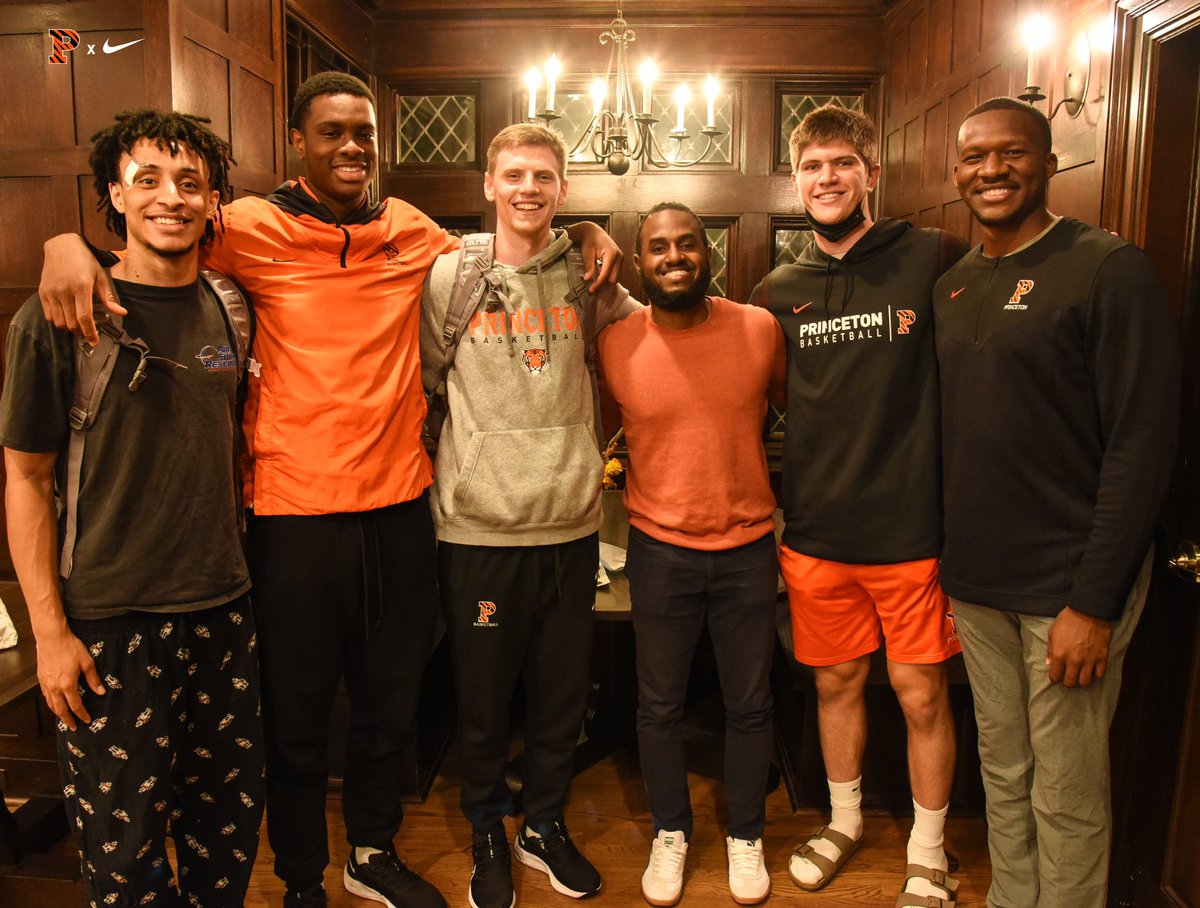 Alumni Guest Of Honor. 

A huge thank you to our third all-time leading scorer Doug Davis ‘12 for sharing his story with the Princeton Athletics community at the Scholars Institute Fellows Program (SIFP) information session last night! 

#MakeShots 🐯🏀