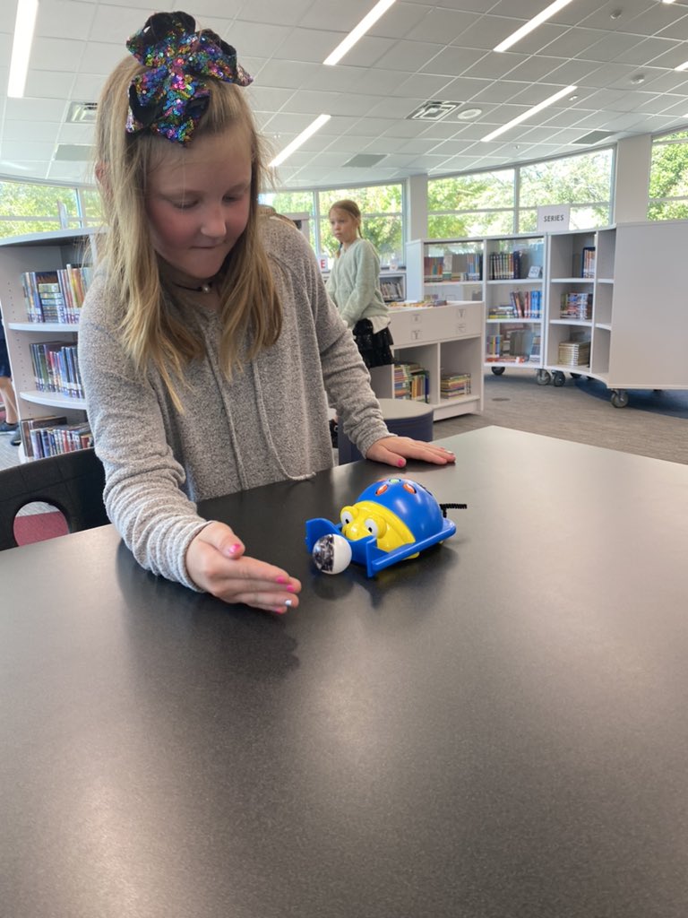 TinyTitansRead's tweet photo. 3rd grade demonstrated push and pull in a creative way today in the library. @CurtsingerLib @CurtsingerElem @FISD_Libraries https://t.co/cr0msEoMBd
