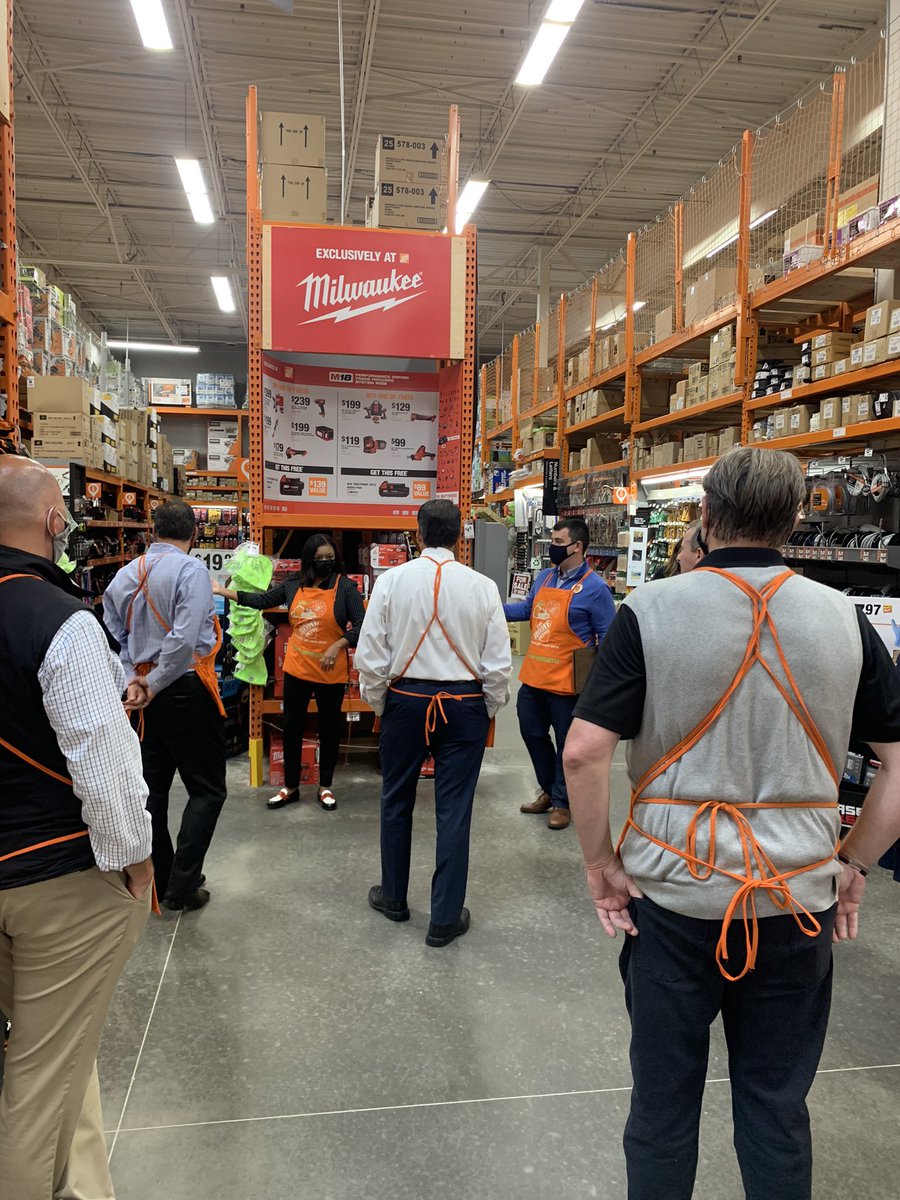 OmyThd's tweet photo. Outstanding Store Walk at 0149 Alpharetta with Lieutenant Governor @GeoffDuncanGA and GA Senator John Alberts @KMTovey  @IhsanMateen @kale_self #HDSTOREWALKS #district1 #MakingaDifference https://t.co/xxcJBEcO43