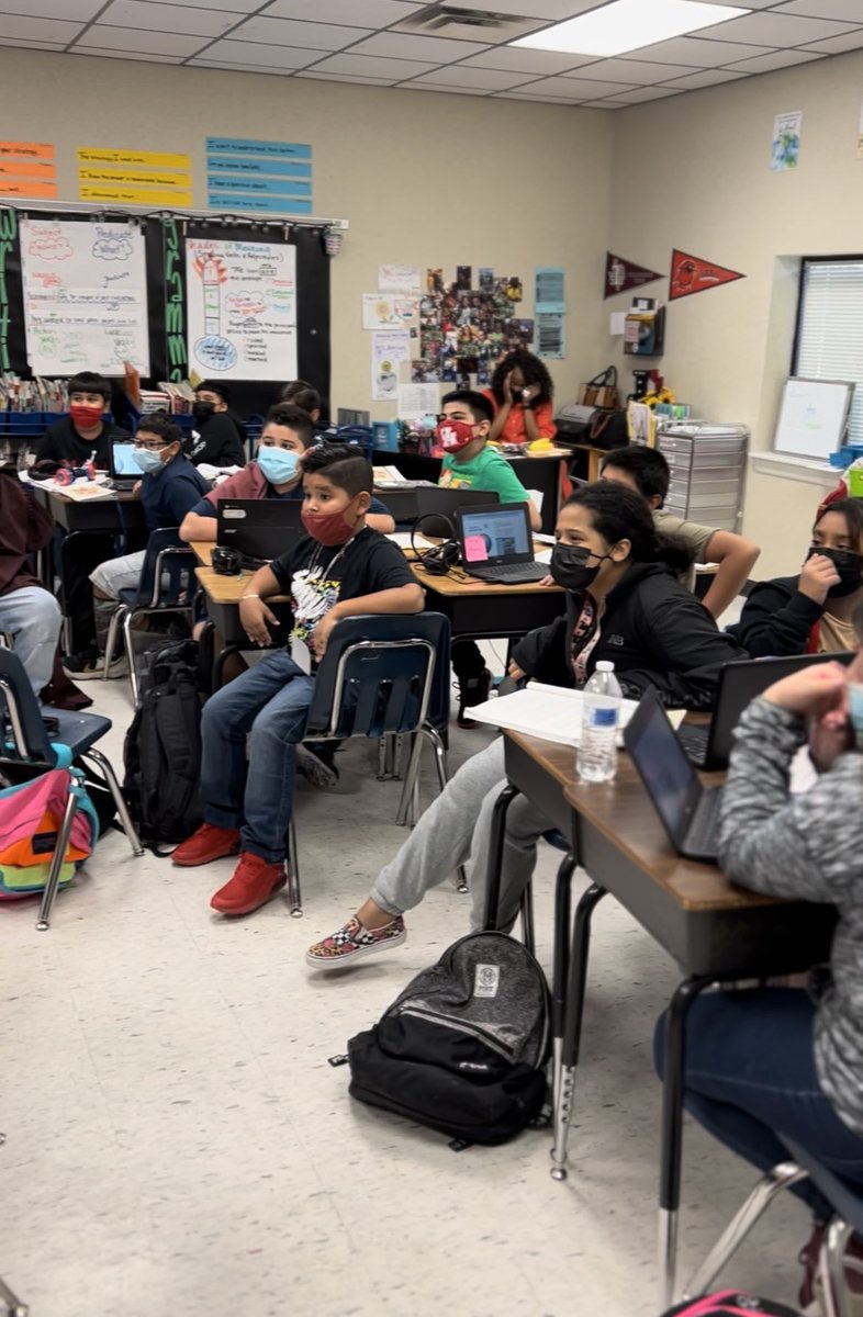 CastilloAldine's tweet photo. Ms. Johnson’s class received an unexpecting visitor this morning. 🐍 She was very delighted @CarrollES_AISD https://t.co/PoFFjyoTfl