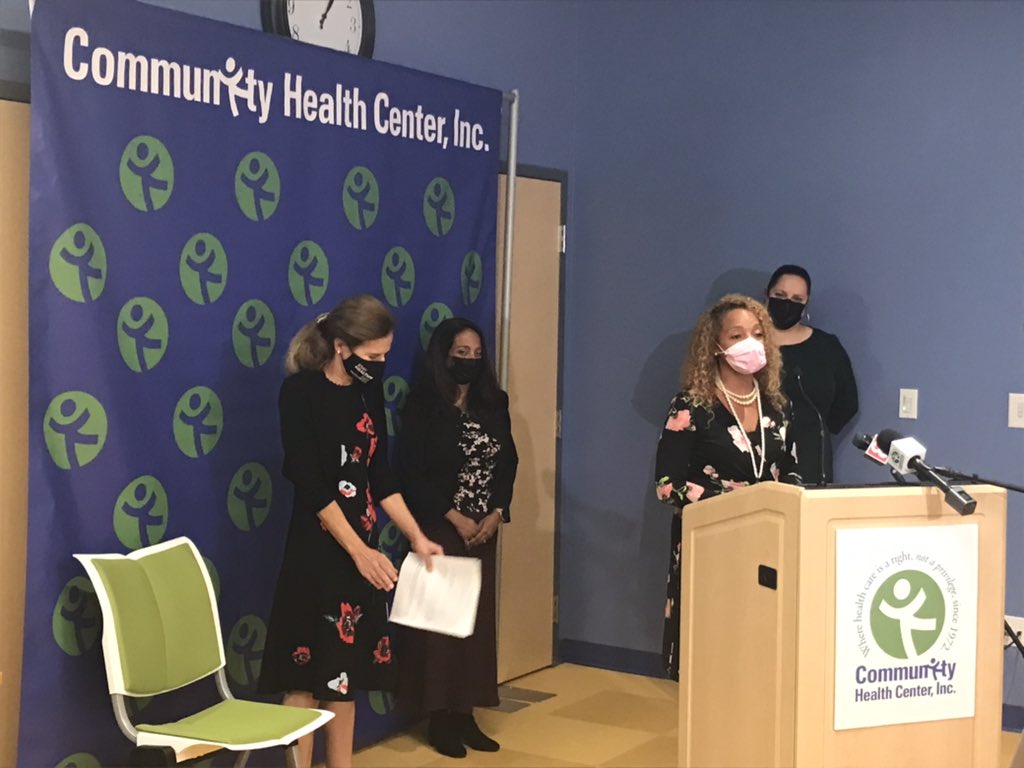 PoisonIvers's tweet photo. Flu shots all around! @LGSusanB and @DrJuthani joined us at @CHCConnecticut in Hartford to receive their shots and promote #flu vaccination amongst CT residents. https://t.co/ipUzai3AuS