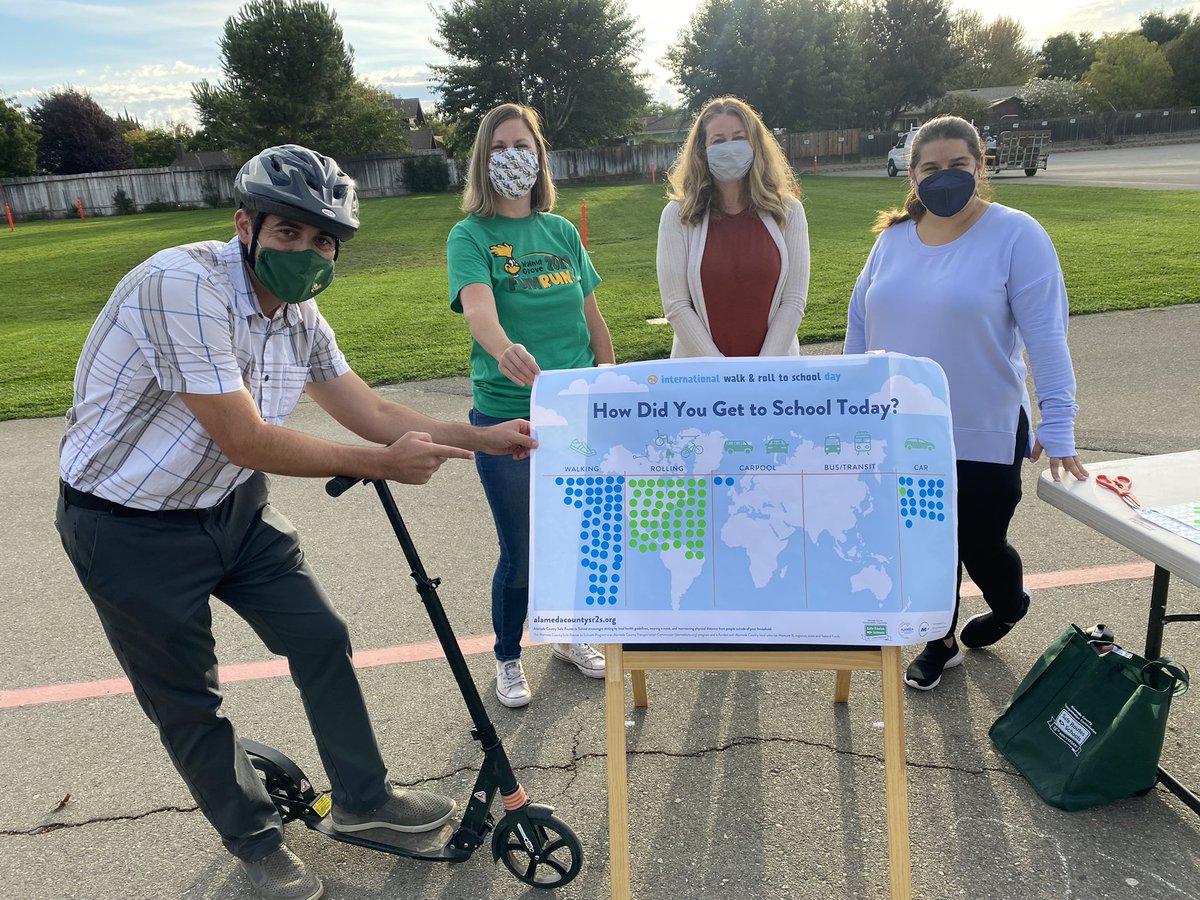 WGroadrunners's tweet photo. WOW!!! Look at all these students who participated in #walkabdroll to school day. @AlamedaCoSR2S @PleasantonUSD #saferoutestoschools https://t.co/x7denATM2m