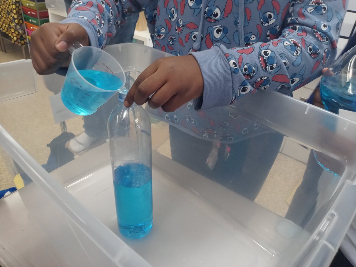 IMayoteach's tweet photo. We are enjoying measuring volume in Number Corner...we made our predictions and will have to wait until October 29th to see who is correct!!!..๐#mathkids #bridges #Number Corner @BedfordElem @BCPSMATH https://t.co/jVb2HSEnrH