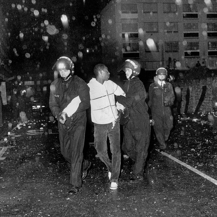 wrkclasshistory's tweet image. #OtD 6 Oct 1985 Tottenham, London went up in flames as residents of the Broadwater Farm estate rose up against police after the killing of Cynthia Jarrett, an African-Caribbean mother by police, shortly after other officers also shot Cherry Groce.