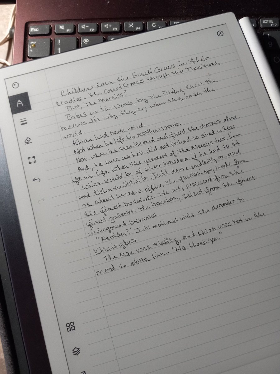 tg_franklin's tweet photo. Loving my new #Remarkable2! #amwriting https://t.co/Zfs34hAs5c