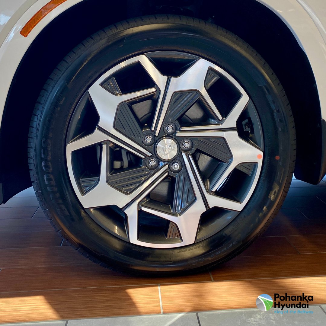 Happy #WheelsUpWednesday brought to you by this cool wheel design on the 2021 Hyundai Palisade!

#pohanka #pohankahyundai #pohankahyundaicapitolheights #hyundaicapitolheights #hyundaipalisade #capitolheightsmd #dmvcars #washingtondccars