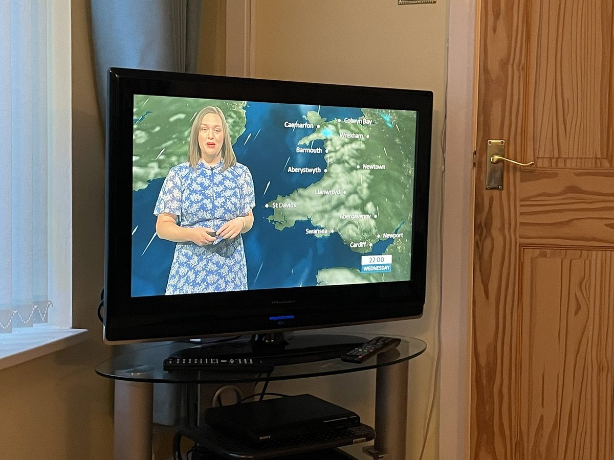 Grasy's tweet image. So here I am visiting my brother in Wales and some things feel very familiar @WeatherAisling