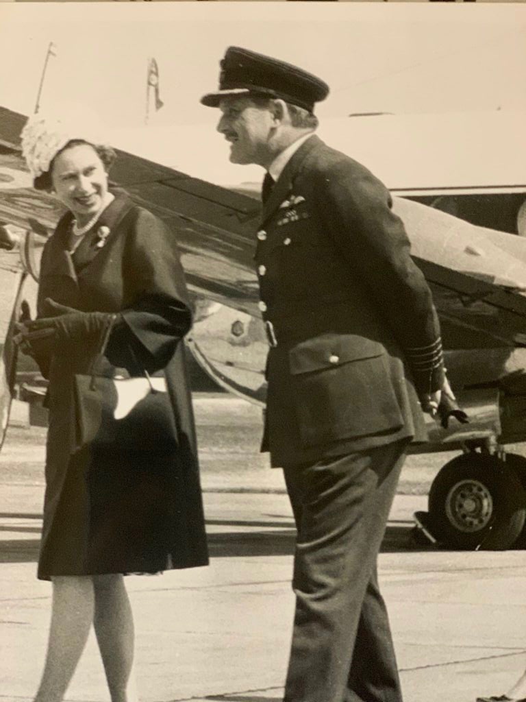 ChiefofAirStaff's tweet photo. Today I had the enormous privilege of spending time with John ‘Paddy’ Hemingway DFC, 102 yrs old and the last of Churchill’s Few. It was humbling to hear this hero of the Battle of Britain tell his incredible story so modestly. @RoyalAirForce https://t.co/3ldsUEab61