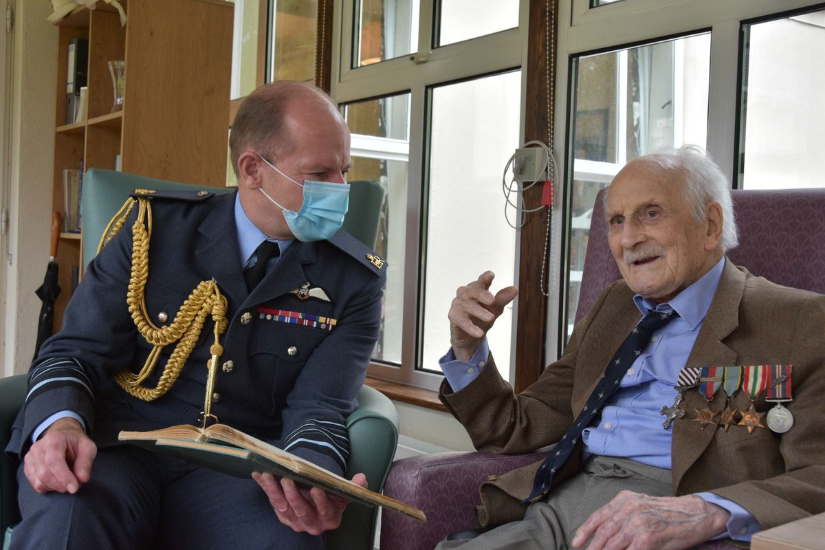 ChiefofAirStaff's tweet photo. Today I had the enormous privilege of spending time with John ‘Paddy’ Hemingway DFC, 102 yrs old and the last of Churchill’s Few. It was humbling to hear this hero of the Battle of Britain tell his incredible story so modestly. @RoyalAirForce https://t.co/3ldsUEab61