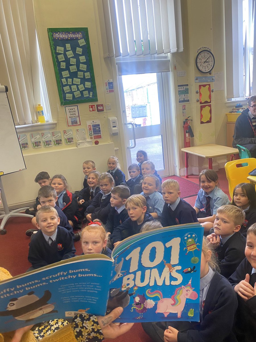 Our year 2 class just love reading and re-reading the @lolbookawards books, lots of fun and laughter, so lovely to hear! ❤️📚😜#lolcrew #lolbookawards @Scholastic