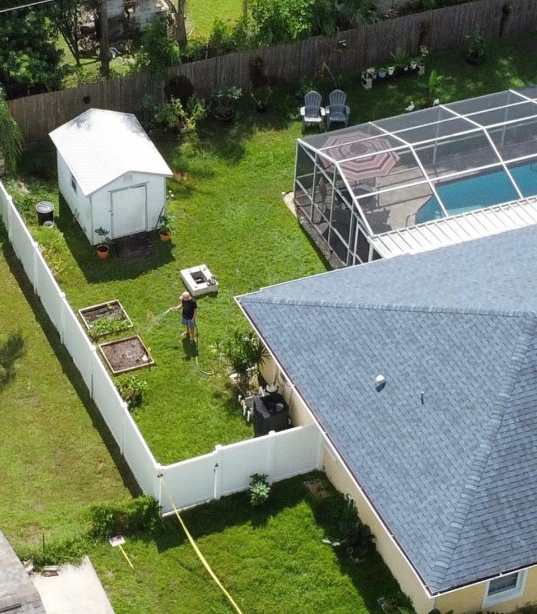 MV5FTMB's tweet photo. @BabyLyssaC In addition to the garden bed that has changed since the FBI raid, there’s also a small area of freshly disturbed soil by the shed that was not like that on 9/20. If nothing starts growing in the next wk or 2, someone needs to check out what was really planted! #BrianLaundrie https://t.co/q38RI8ZUM9
