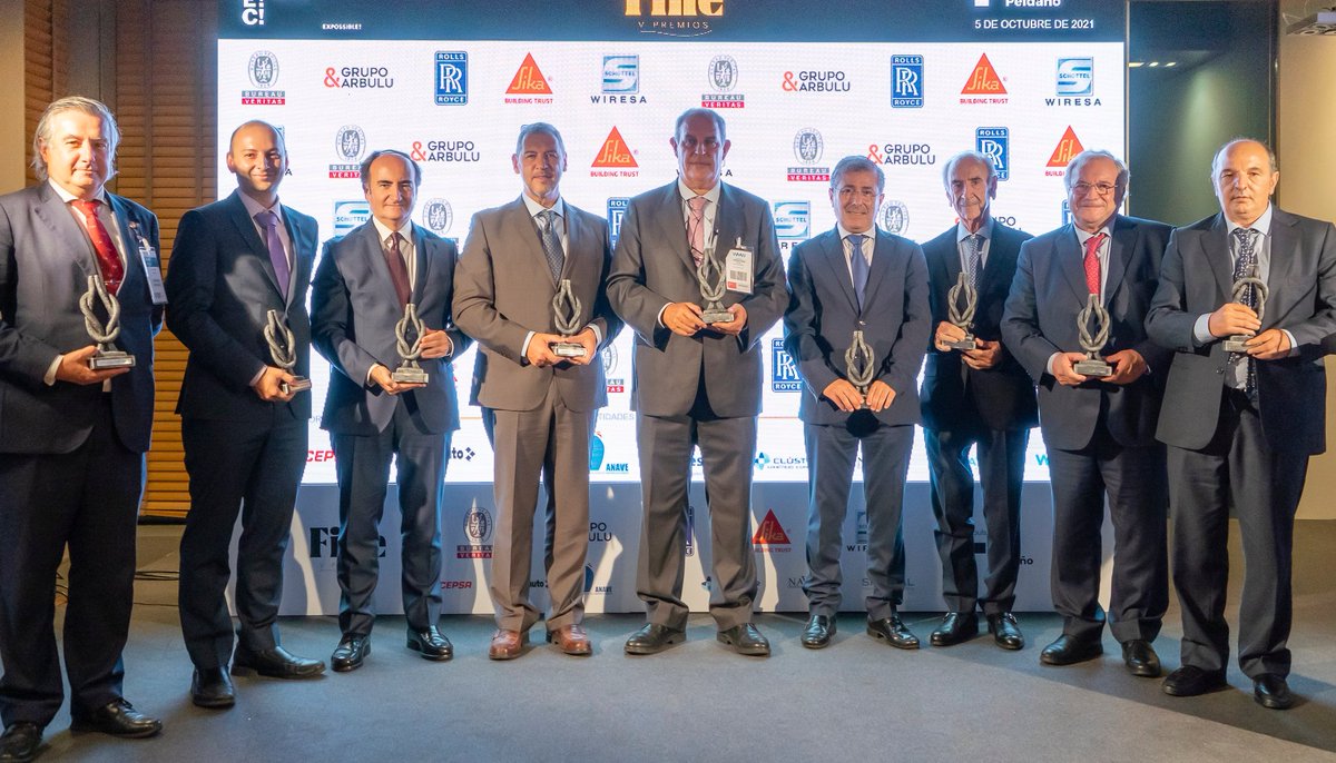 PuertoAlgeciras's tweet photo. #WorldMartimeWeek⚓️ #PremiosFINE
El Puerto de #Algeciras recibió anoche en #Bilbao el Premio Extraordinario Sector Portuario con el que el sector naval y la industria marítima reconocen el compromiso y valores de la d��rsena del Estrecho, así como su papel durante la pandemia https://t.co/D2dWSQgTfD