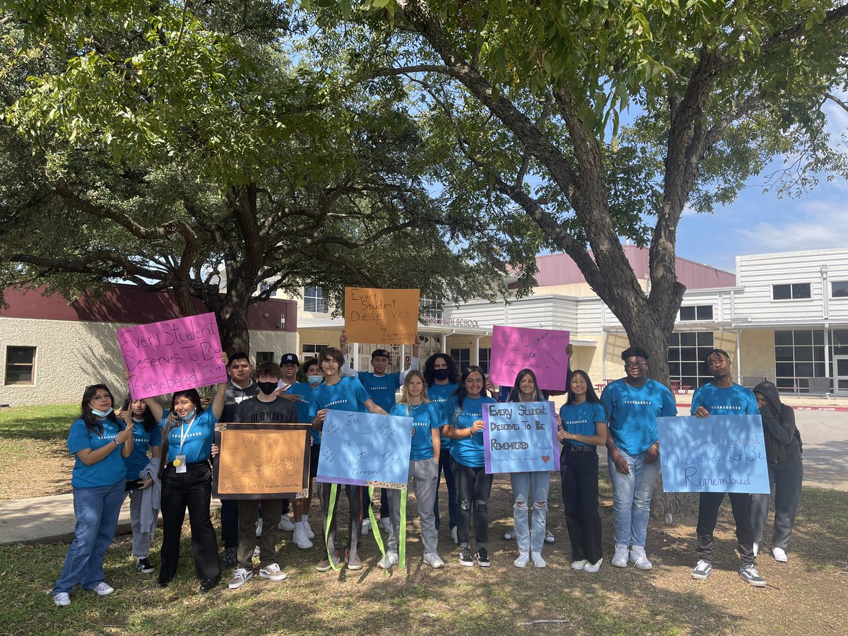 BastropHS's tweet photo. YEARBOOK IS an eclectic group of students who know the importance of remembering and including each and every human on campus each year #AREYOUFEELINGIT #everystudenteveryday #zerozeros #todaytomorrowforlife #hjybkweek @hjyearbook @bastropisd https://t.co/XQRFeZf11W