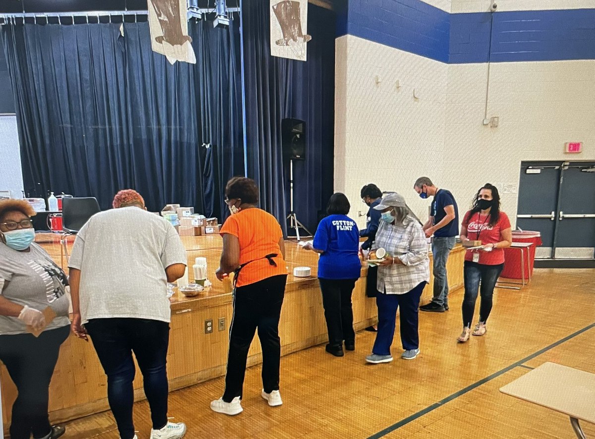 curr_dpscd's tweet photo. The Office of Strategy and Academics (C&amp;I) had an opportunity to make it “Count” at Duke Ellington today. Staff was honored with breakfast from Panera Bread and personal notes written to each staff member. Thanks Principal Pierce and AP Owens for your service to the Ss of DPSCD. https://t.co/aDpMSqdtLB