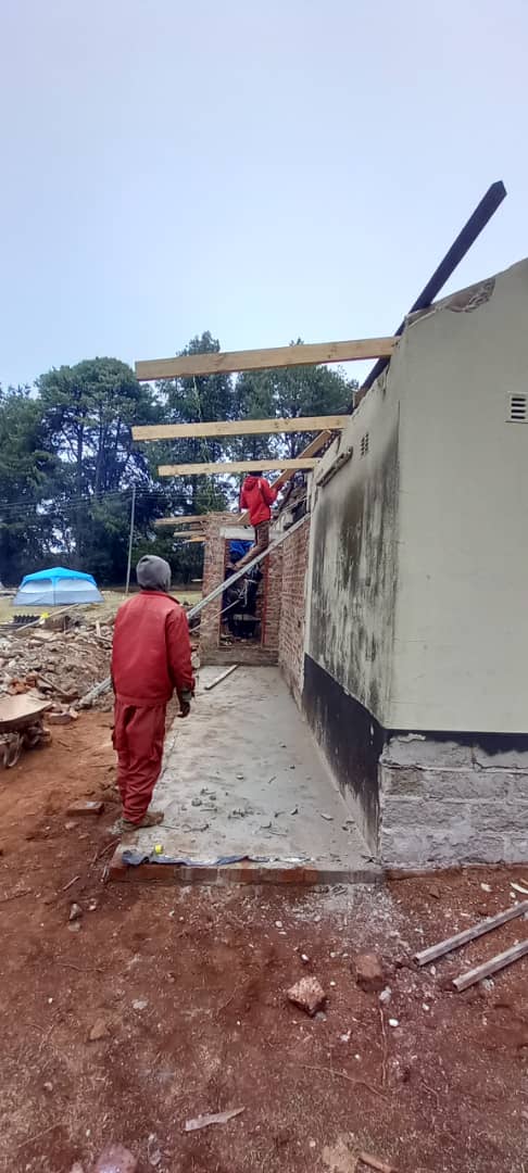 TLProjectsMC's tweet photo. A short story. 
We travelled to Nyanga with our crew, the client had a cottage which needed to be given a thorough renovation, inside and out. https://t.co/q3ubmaWZic
