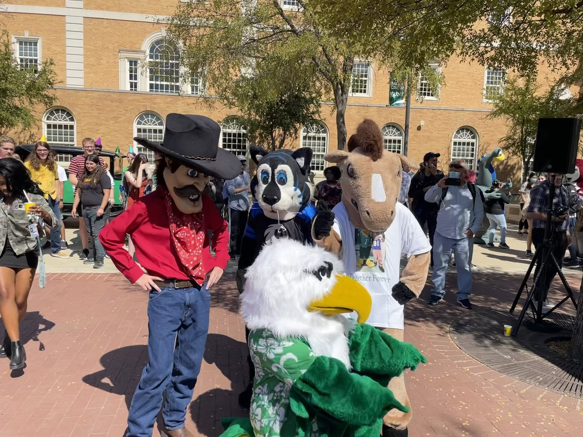 CorrieEdmondson's tweet photo. Wilma the Wildcat helping Scappy celebrate his birthday! 🎉 @GHS_Wildcats @UNTsocial @dentonisd @CheerGuyer https://t.co/nnhfY67eJO