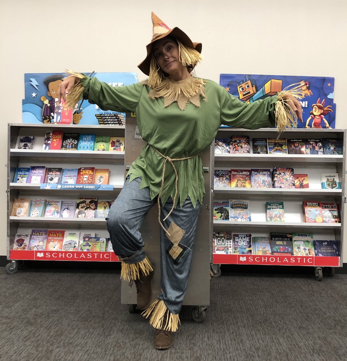 TheBuffisTuff's tweet photo. If I only had a brain…oh wait, there’s a Book Fair going on! #thebuffistuff #scholasticbookfair #thewonderfullandofbooks https://t.co/xCNflOAu8V