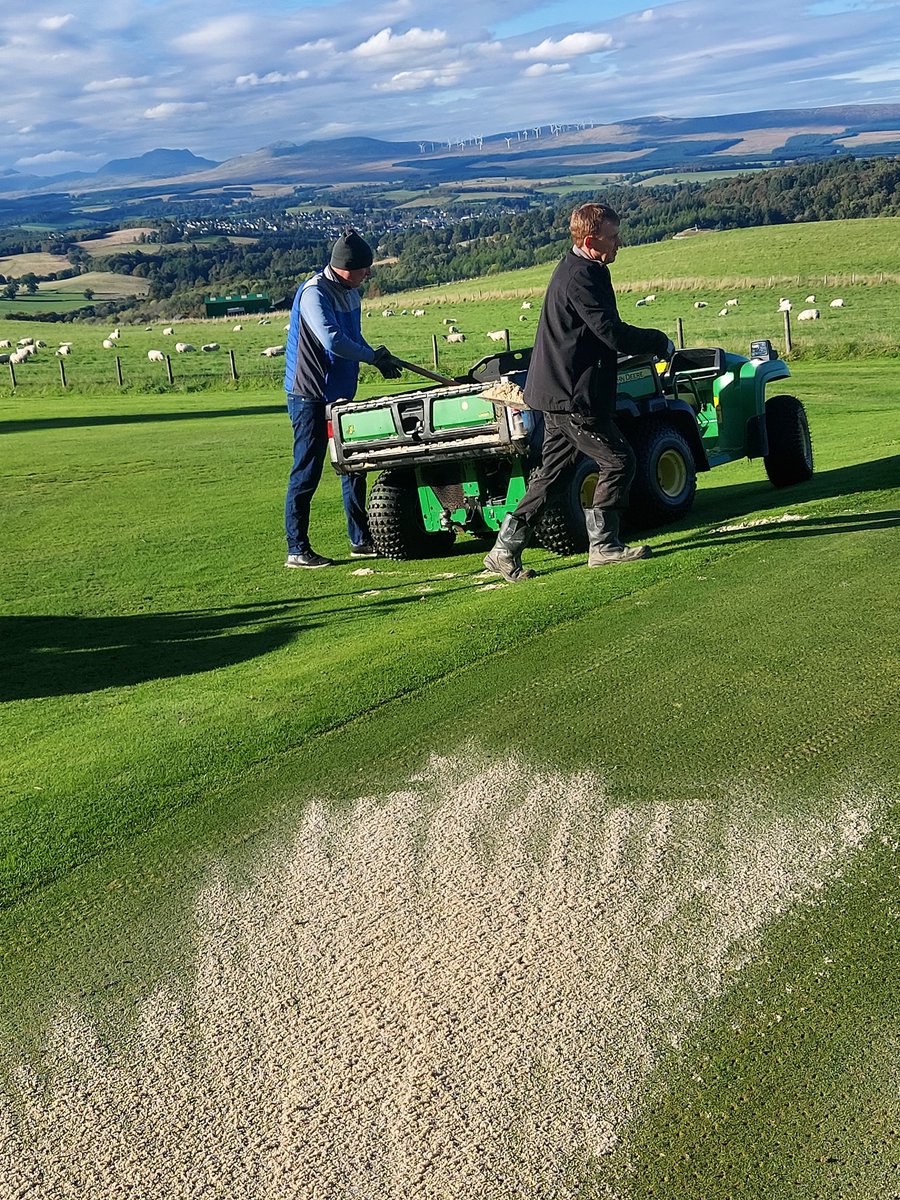 Scott48069739's tweet photo. Big thanks to these boys for helping an old cripple with a bad back 😂😂,cheers guys,we realy do have a great wee golf club 😃😃 https://t.co/ABYf1eS67p