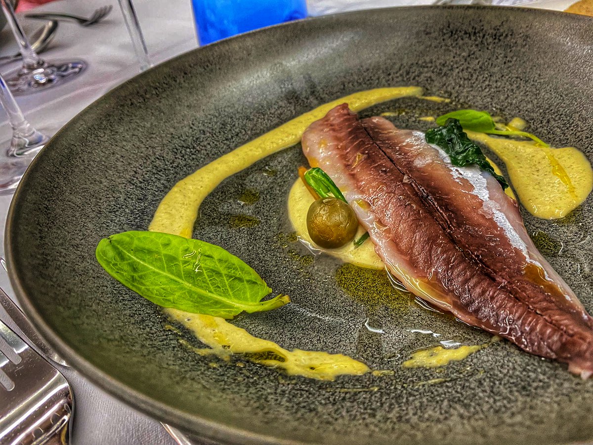 ocahotels's tweet photo. 🔴#cenaclandestina Jueves 7 octubre
OCA Playa de #Foz: Bruno Pena y Juan Rubiños.
+Luis González Ferreiro del restaurante Pásame la sal y Elio Fernández Peláez de Ferpel Gastronomico @ElioFerpel
Maridaje @_cunqueiro @opplugo
Vermú y cócteles @picofinoclub
#NecesitasOca https://t.co/Jb0FSgUADD