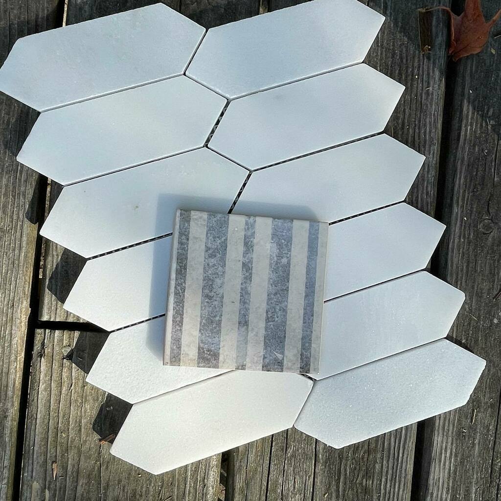 Yay!! Showing my face today as I have an exciting announcement! I’ve been selected to participate in the @jeffreycourthd Fall Renovation Challenge season 6! 🙌🏻 Follow along as I work along some amazing bloggers renovating our spaces over the next six wee… instagr.am/p/CUsecOZp8KG/