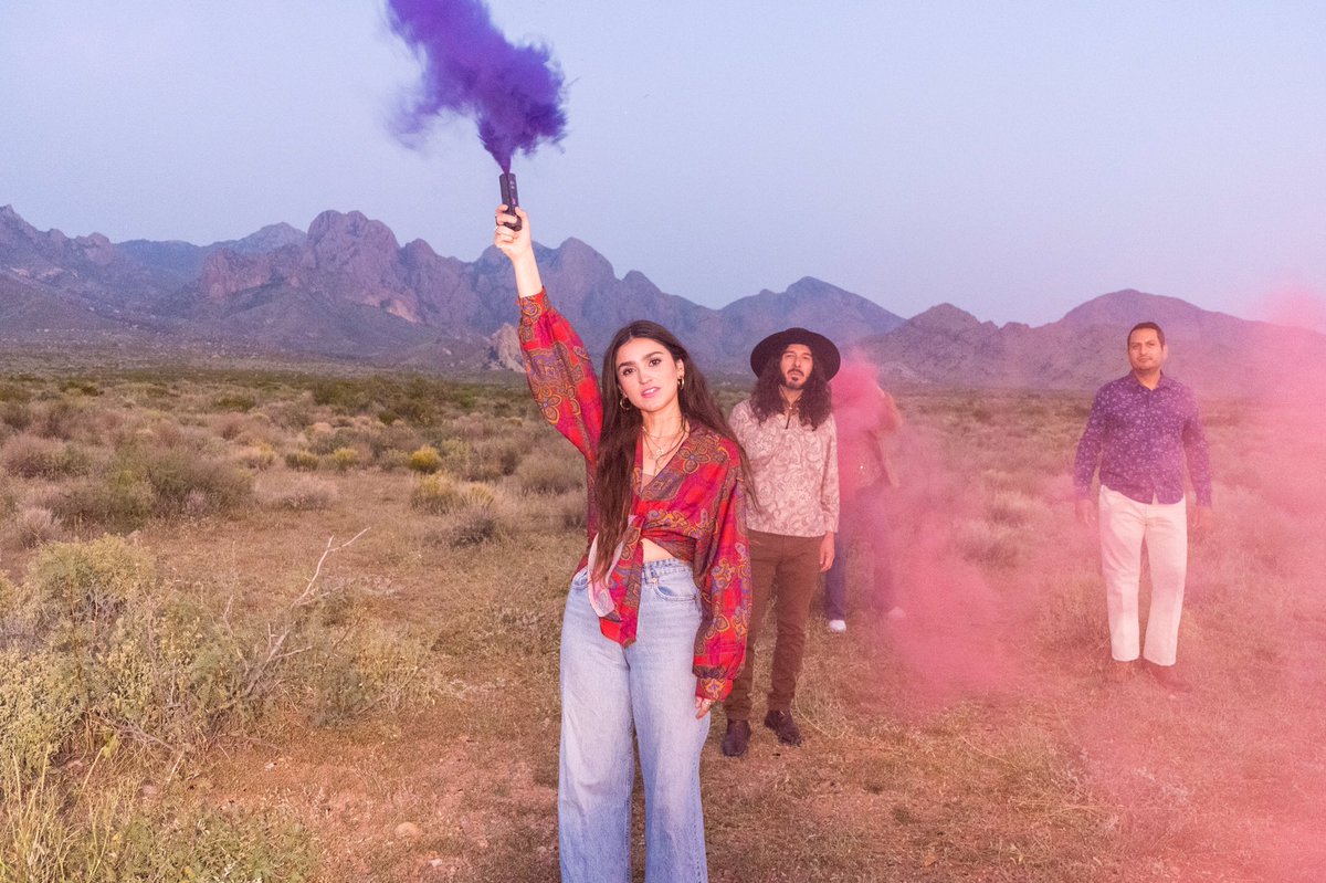 Please help us welcome our new band member Andrea! ✨✨✨
#foolslikeme #new