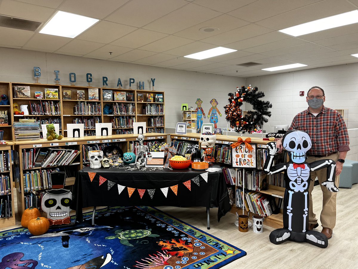 ENelson_VolsFan's tweet photo. No bones about it, we are happy @SBaadeTweets is a part of the district RTI team! 😉 Bon Lin ES hosted the monthly meeting for RTI coaches and admin celebrating all of our successes! https://t.co/PgDkFbT9Xg