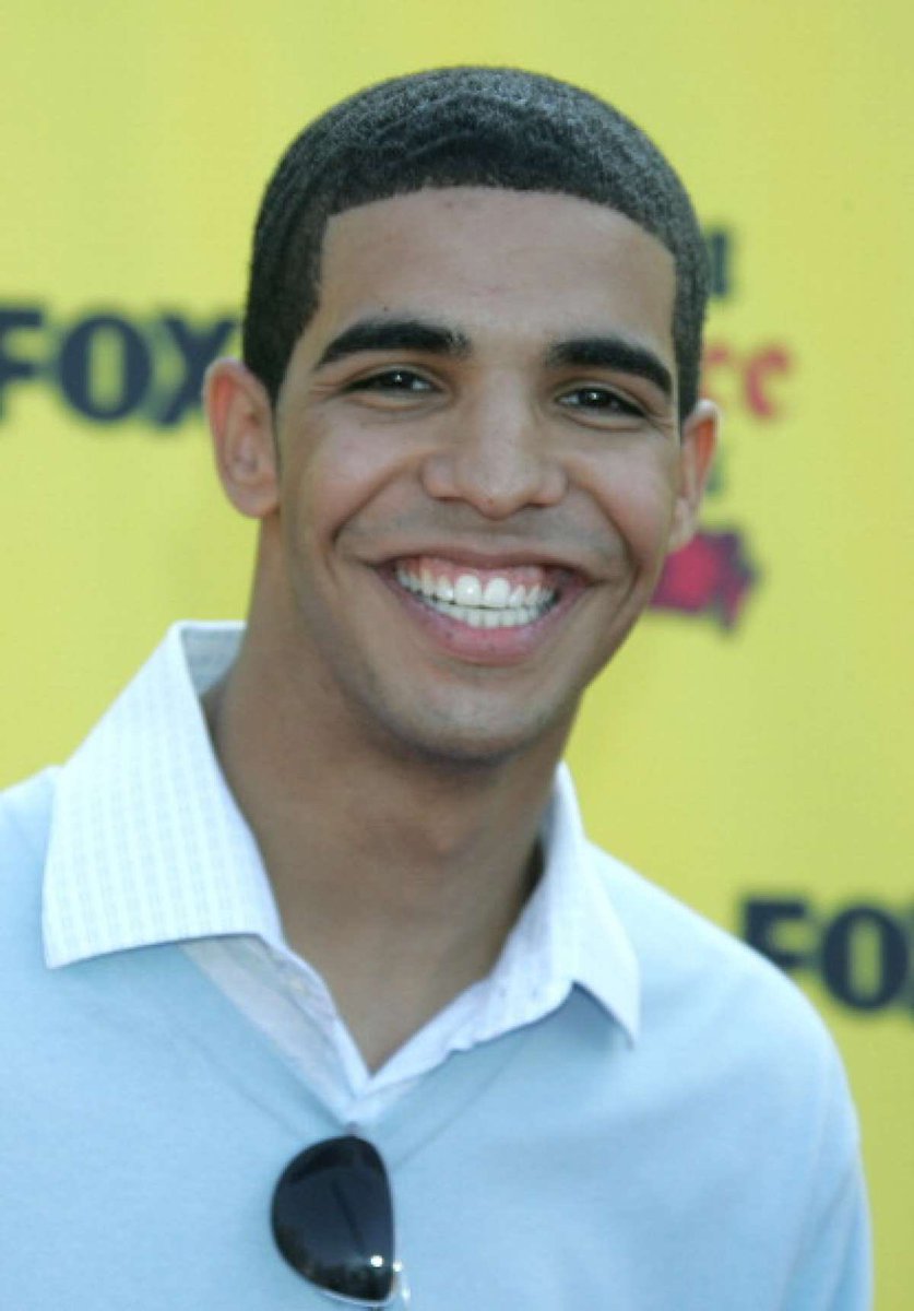 drake the type of guy that sees food in his friends beard and says “you saving that for later?”