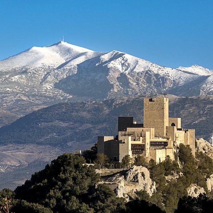 turistaenmipais's tweet photo. Fernando III ordenó construir en el Cerro de Santa Catalina un impresionante recinto fortificado sobre una alcazaba musulmana previa. Una muralla o 6 torres dan forma al castillo, un verdadero mirador para divisar también prácticamente toda la geografía de la provincia de Jaén. https://t.co/TEkCAv3IY6