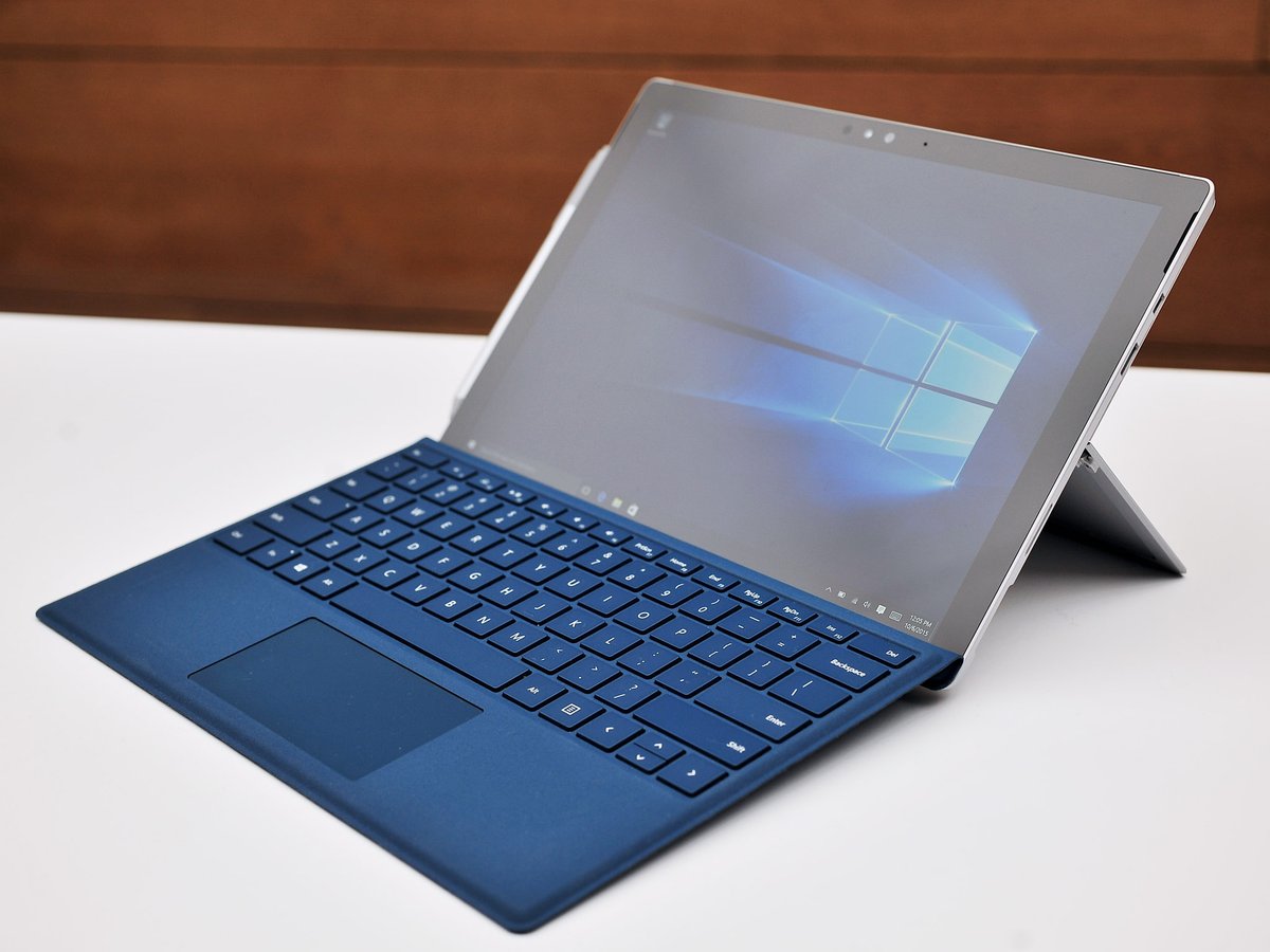 Daniel_Rubino's tweet photo. Six years ago today Microsoft announced Windows 10, Lumia 950/XL, Band 2, Surface Pro 4, and the star of the show, Surface Book.

Definitely one of the best Microsoft reveals. I still miss that Band 2.

What was your favorite? https://t.co/lC89FqAV6T