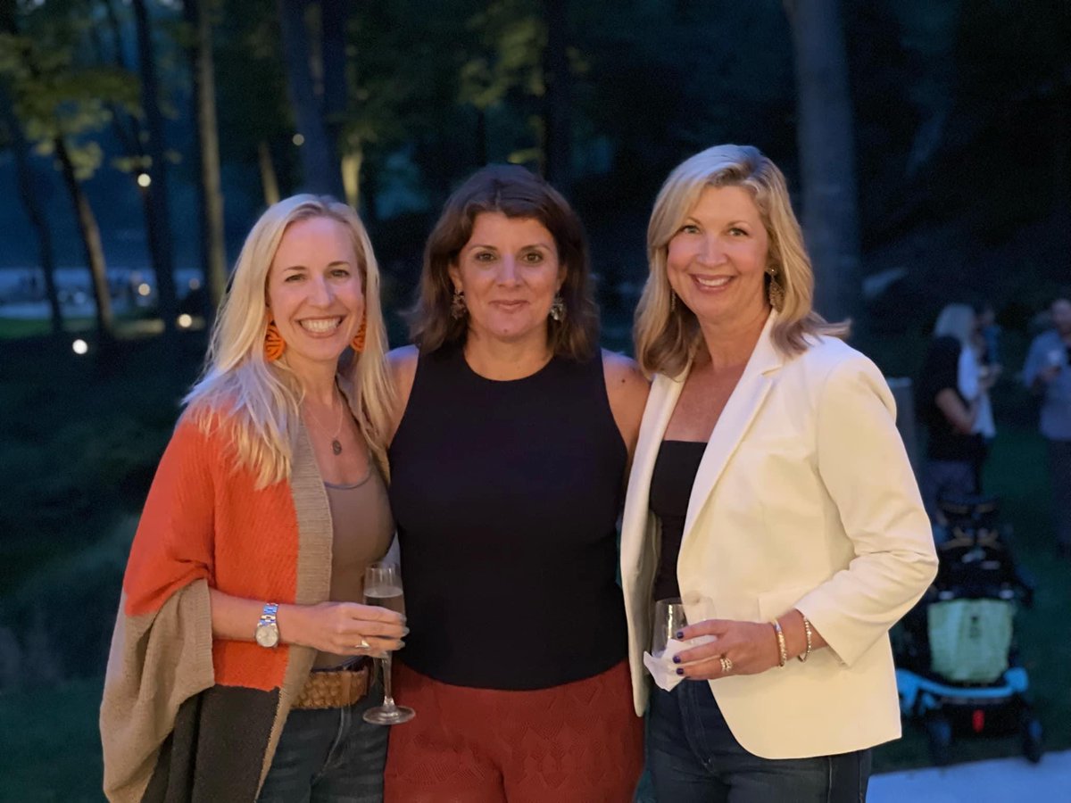 SportableRVA's tweet photo. The #tailgateoftheweek, presented by NyCom, is the Wilkinson’s Tailgate! We closed out the 10th Anniversary Tailgate where it all began a decade ago - at the beautiful home of Amy & Rafe Wilkinson. THANK YOU to the generous hosts & guests for a memorable Tailgate Season! https://t.co/XoQPXtxBmX