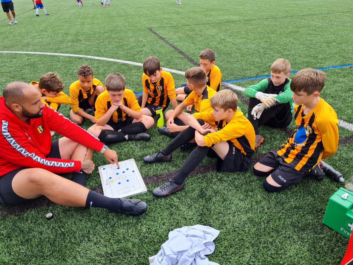 U13handsworth's tweet photo. Team work makes the dream work 🧡🖤⚽️
We keep working hard to achieve the best outcome for these players &amp; thier personalities. @Handsworth_FC https://t.co/az75bvmy29