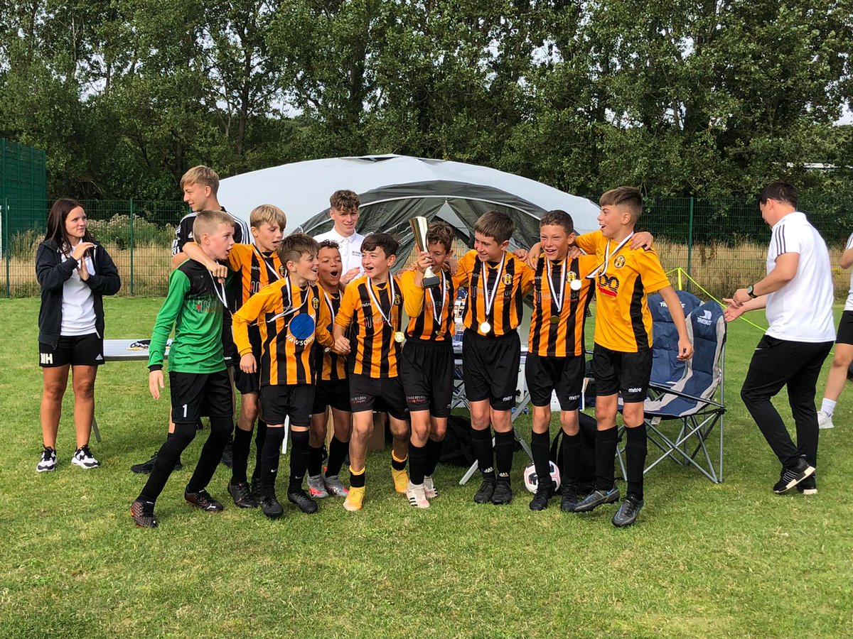 U13handsworth's tweet photo. Team work makes the dream work 🧡🖤⚽️
We keep working hard to achieve the best outcome for these players &amp; thier personalities. @Handsworth_FC https://t.co/az75bvmy29
