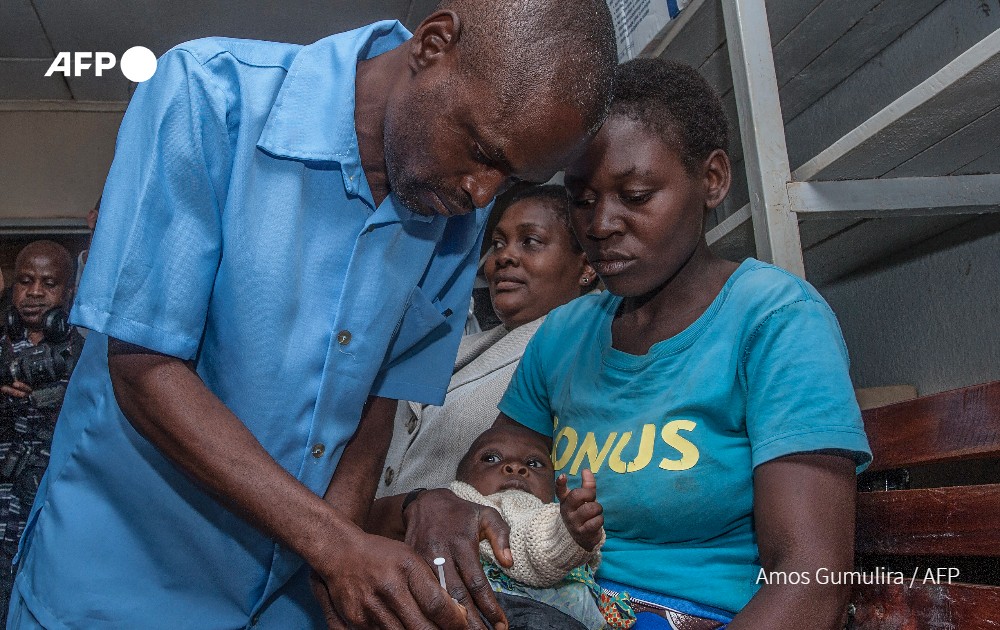 #UPDATE The World Health Organization endorsed the RTS,S/AS01 malaria vaccine, the first against the mosquito-borne disease that kills more than 400,000 people a year, mostly African children u.afp.com/UtrR