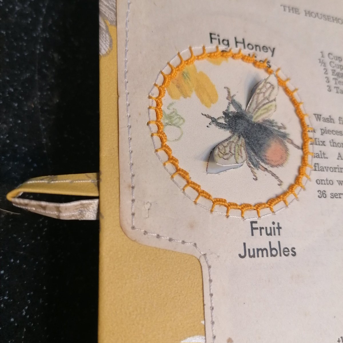 paperjennifer's tweet photo. Embracing the tabs on this cook book and making a feature of the beautifully shaped page....
#jennifercollier #contemporarylighting #stitchedpaper #stitchedbook #recycledpaper #recycledbook #buttonloop #bee #redtailedhumblebee #needlelace #handstitch #circlesofstitch https://t.co/I917nNMVFh
