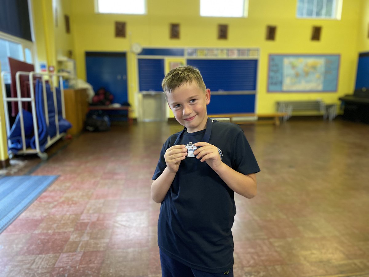 BmoCoaching's tweet photo. Benchball in @stpadarnsrcp today - a classic school game! A good one to maintain our social distancing in our school bubbles! π€ΎπΌββοΈπ€ΎπΌββοΈ
#benchball #schoolsport #bmocoaching #beactive #primarysport #chwaraeon #aberystwyth https://t.co/JWk1a8PvvA