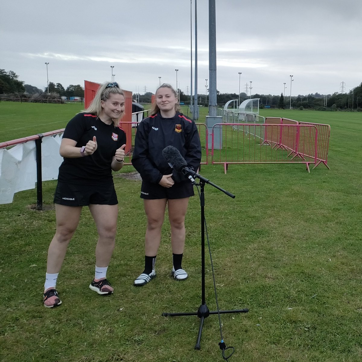 WalesRugbyL's tweet photo. 📺TELEVISION / TELEDU

Great to see @BBCWalesToday @BBCSportWales @S4Cchwaraeon @S4C at @waleswomenrugby league training as we prepare to face @Irelandrl on Sunday 17 October. Diolch @_Dafydd_Jones_ 

🎟️TICKETS / TOCENAU: https://t.co/9X9Qxvhy7s

#InLeagueTogether #RugbyLeague https://t.co/Z06Ikjpb9A